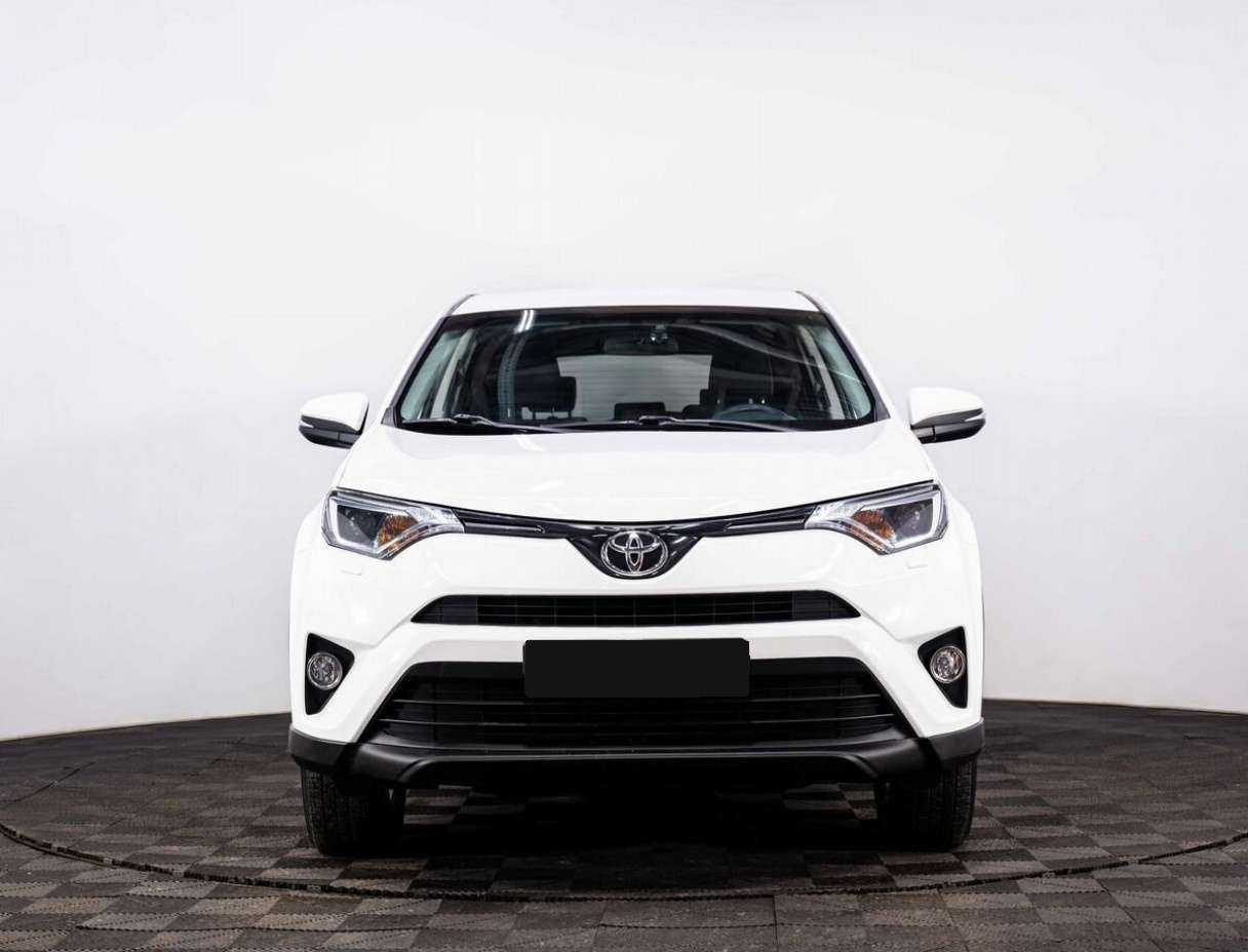 Toyota RAV4 с пробегом — 2017 год. Фото: #1
