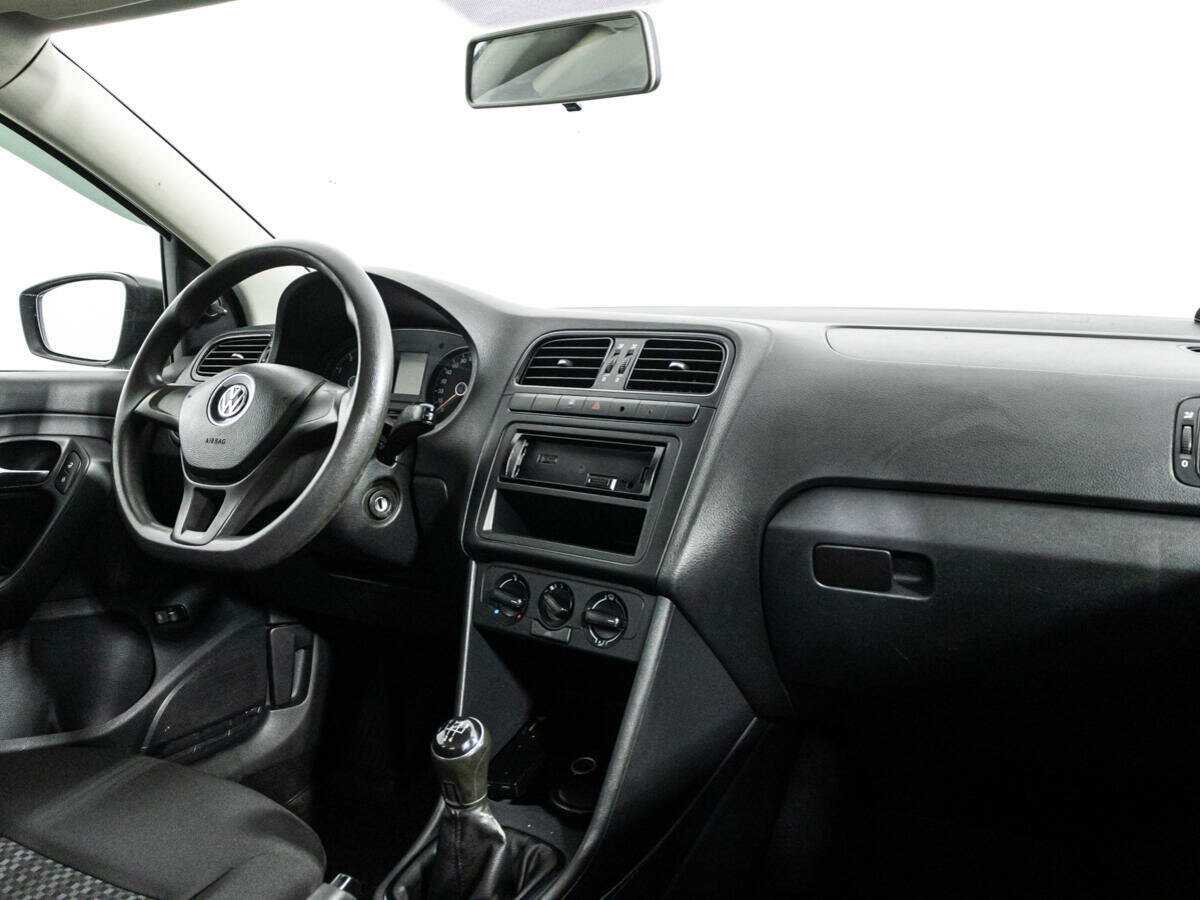Volkswagen Polo с пробегом — 2017 год. Фото: #8