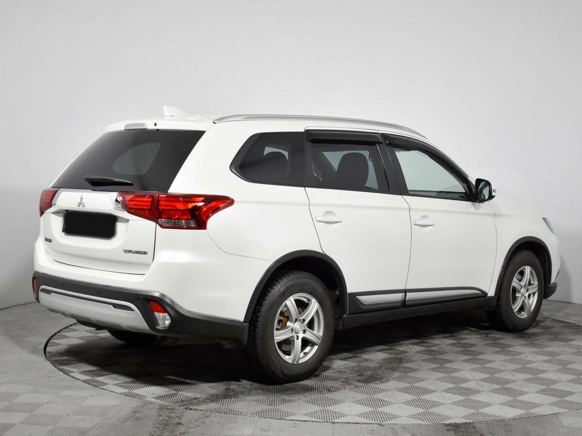 Mitsubishi Outlander с пробегом — 2019 год. Фото: #3