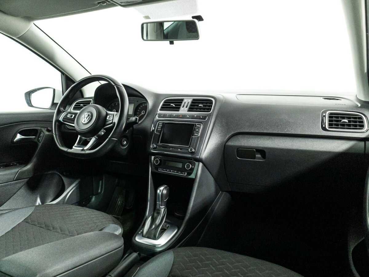 Volkswagen Polo с пробегом — 2018 год. Фото: #8