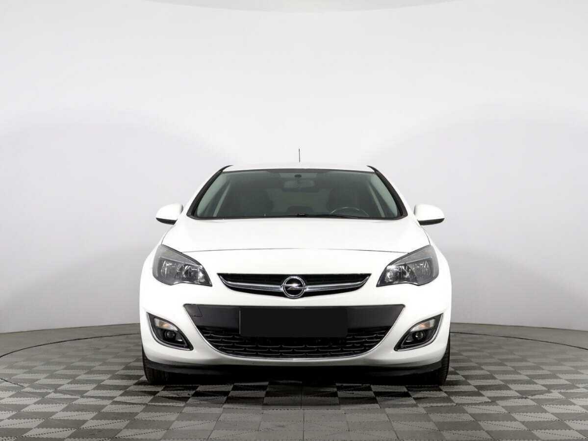 Opel Astra с пробегом — 2013 год. Фото: #1