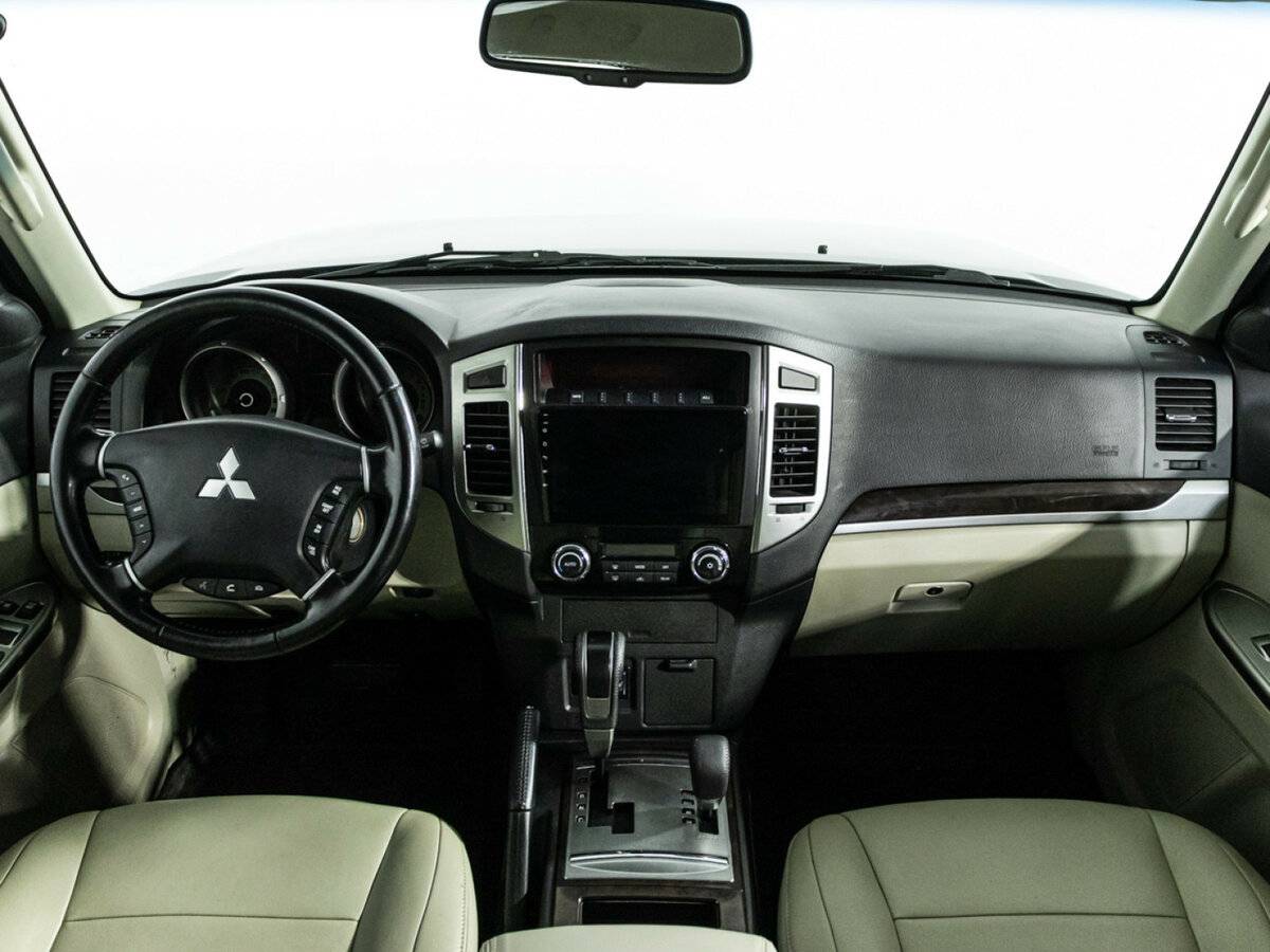 Mitsubishi Pajero с пробегом — 2017 год. Фото: #10