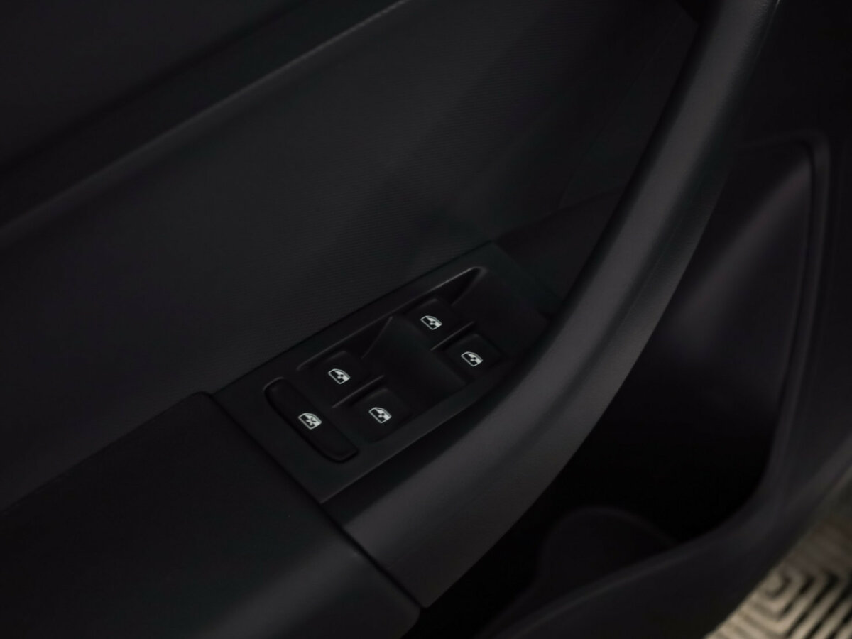 Skoda Rapid с пробегом — 2015 год. Фото: #8