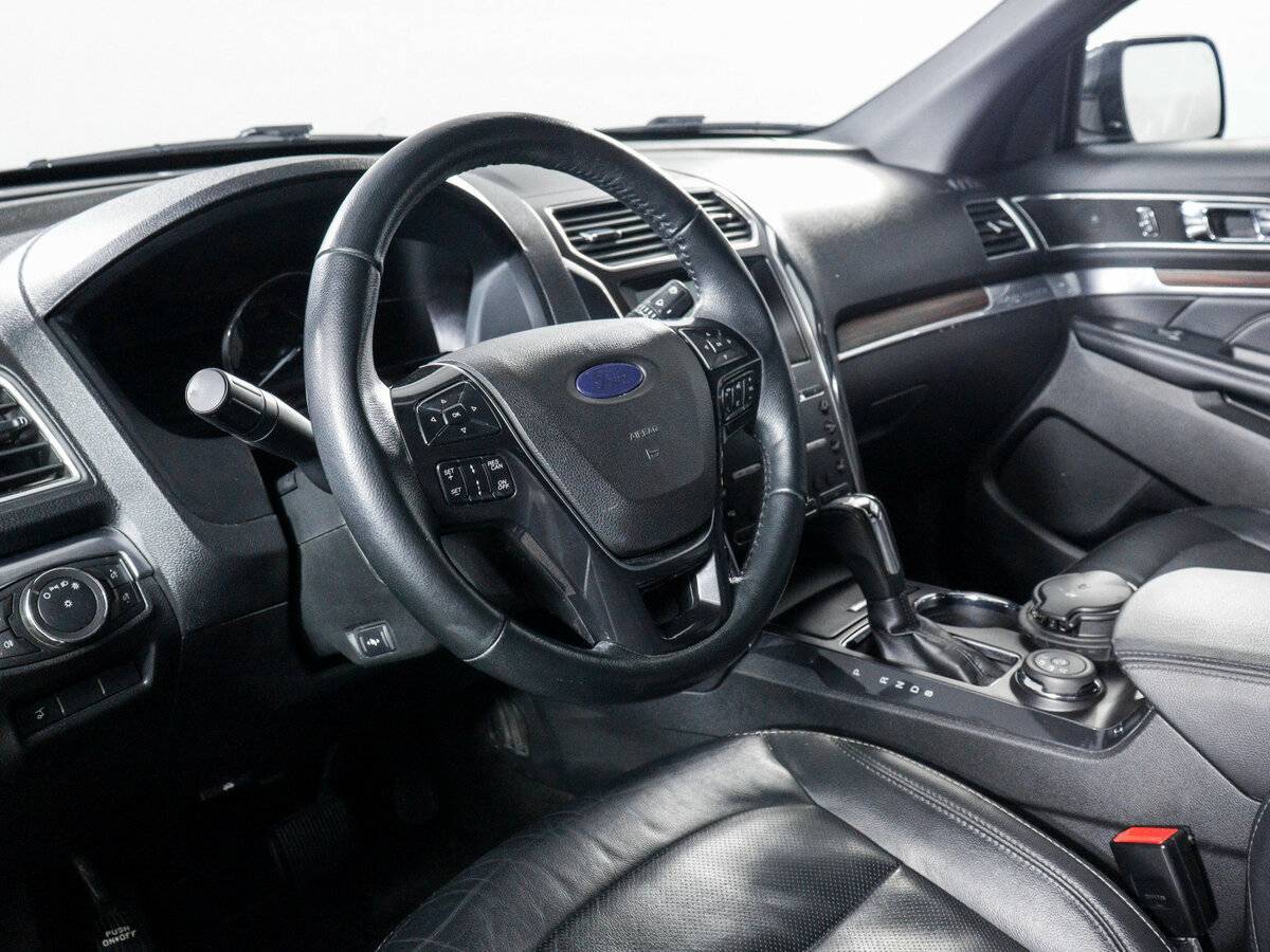 Ford Explorer с пробегом — 2017 год. Фото: #12