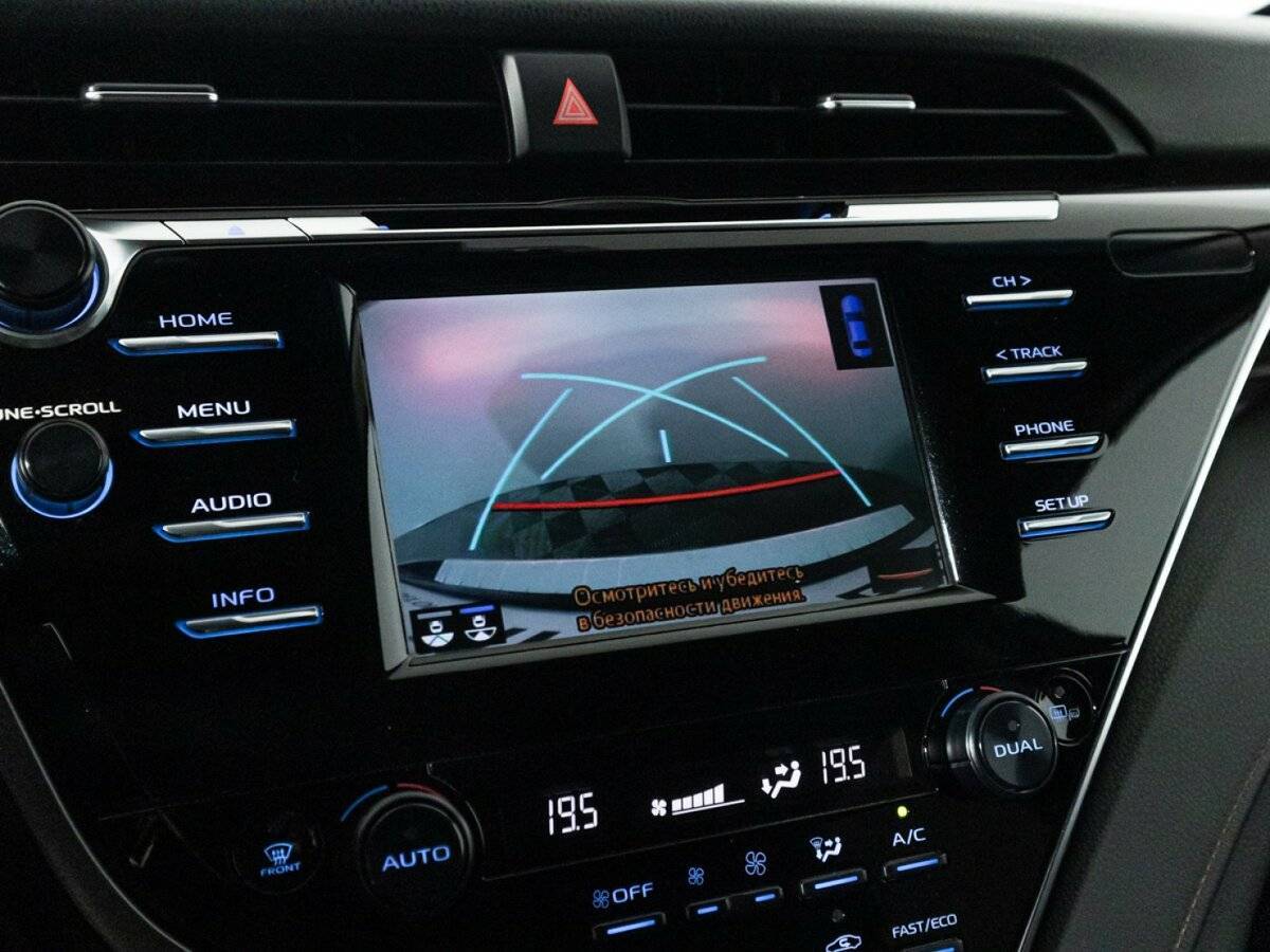 Toyota Camry с пробегом — 2019 год. Фото: #16