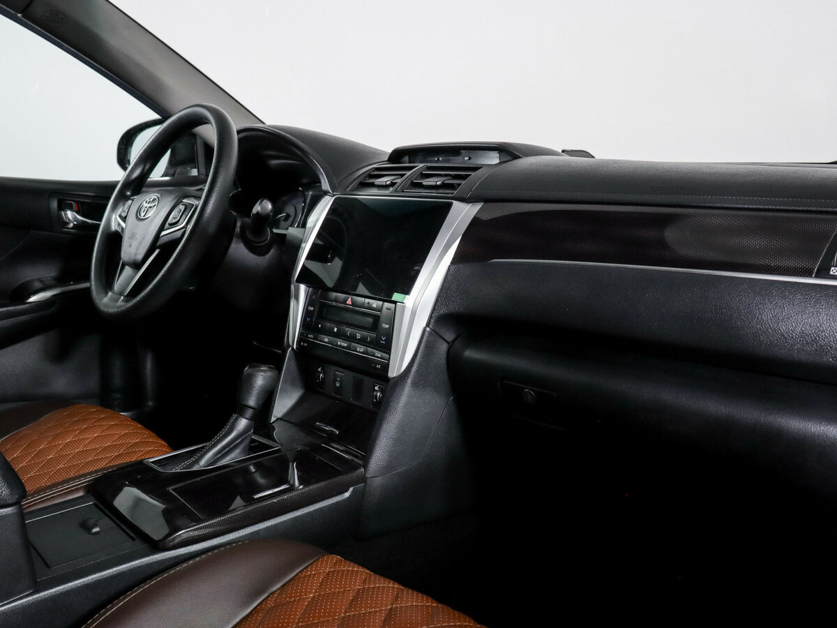 Toyota Camry с пробегом — 2016 год. Фото: #6