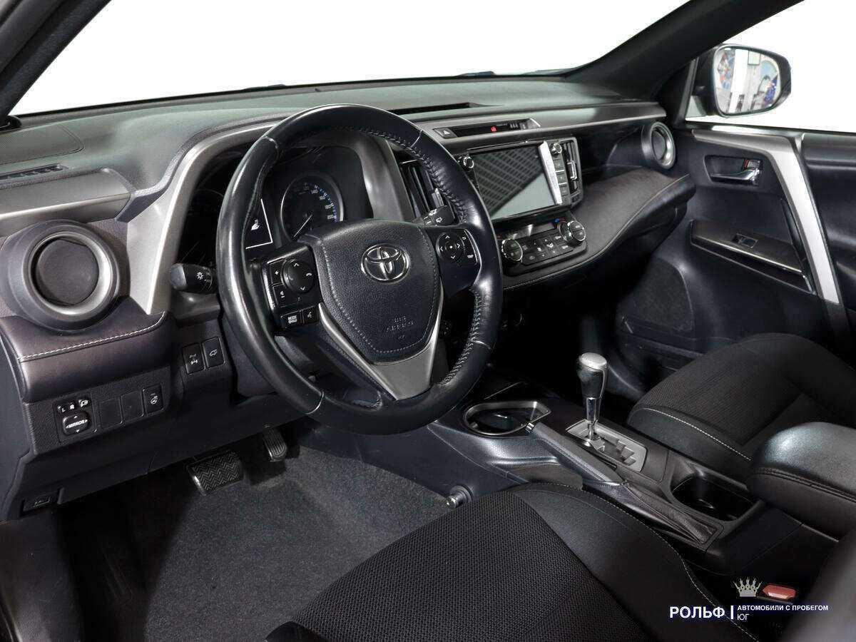 Toyota RAV4 с пробегом — 2019 год. Фото: #11