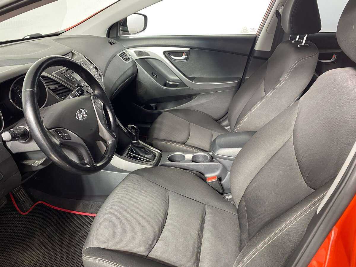 Hyundai Elantra с пробегом — 2015 год. Фото: #6