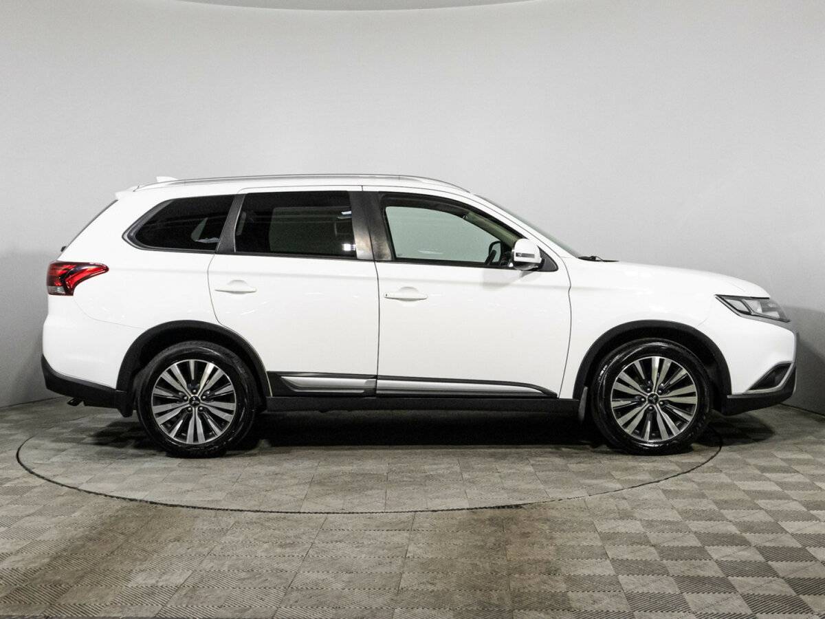 Mitsubishi Outlander с пробегом — 2020 год. Фото: #3