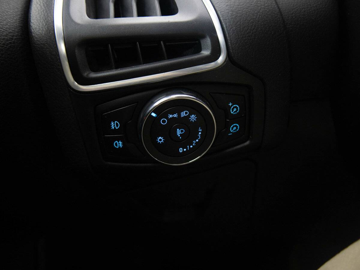 Ford Focus с пробегом — 2012 год. Фото: #12