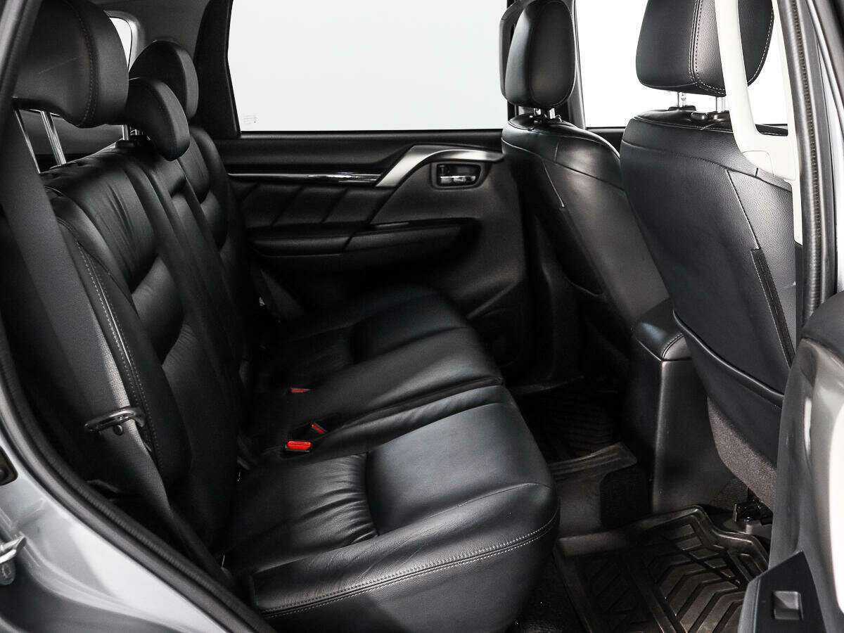 Mitsubishi Pajero Sport с пробегом — 2016 год. Фото: #11