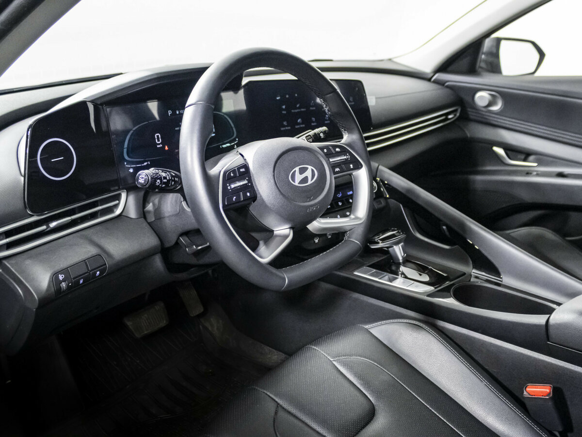 Hyundai Elantra с пробегом — 2023 год. Фото: #7