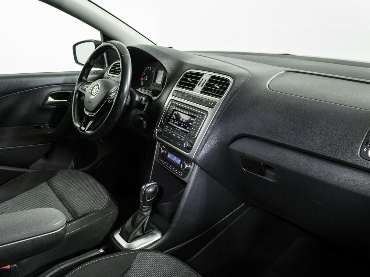 Volkswagen Polo с пробегом — 2018 год. Фото: #6