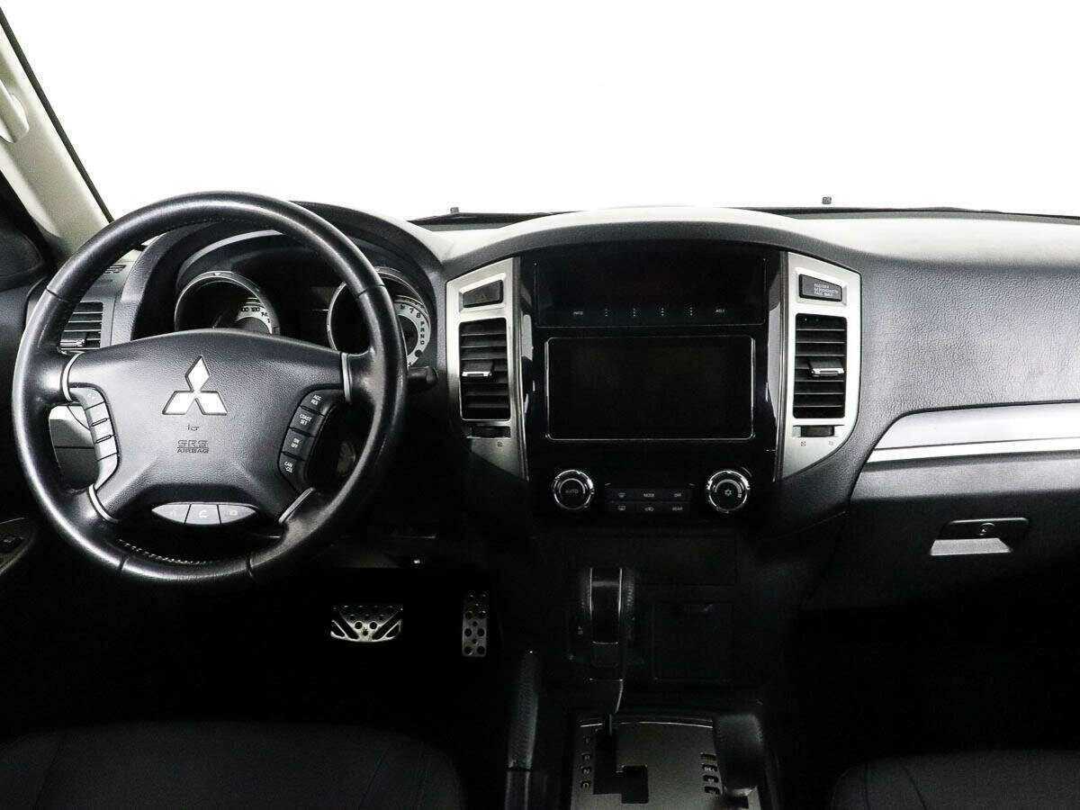Mitsubishi Pajero с пробегом — 2018 год. Фото: #7