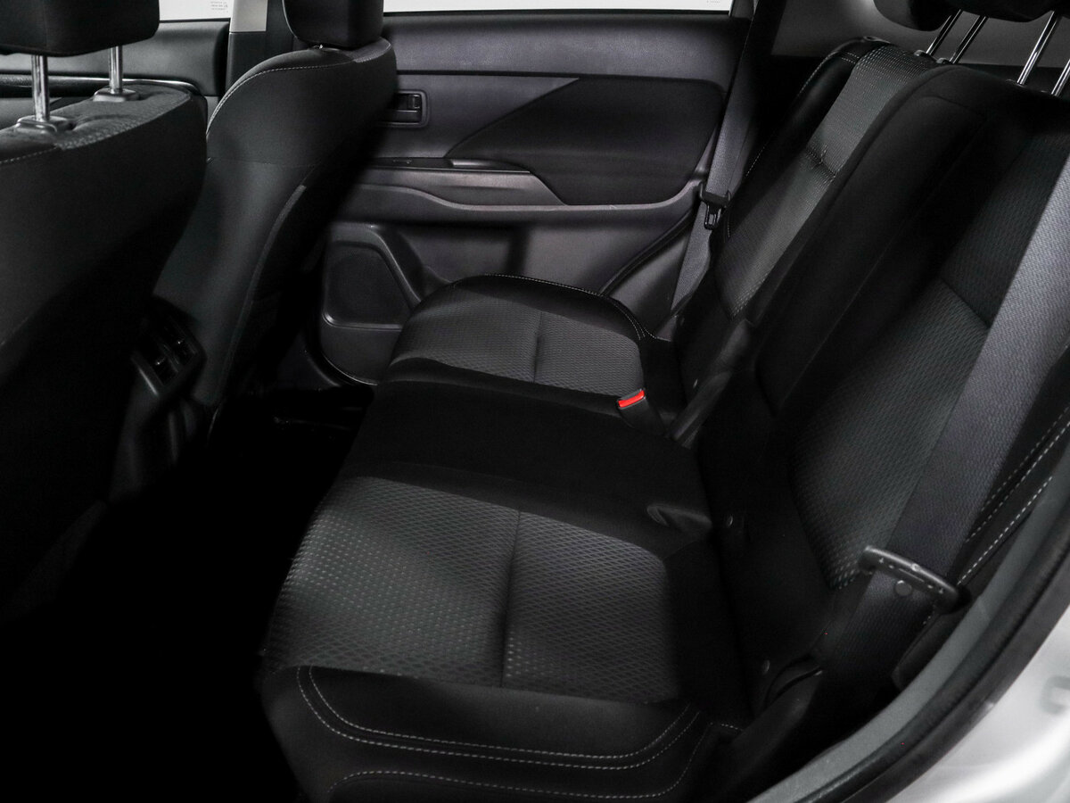 Mitsubishi Outlander с пробегом — 2019 год. Фото: #9