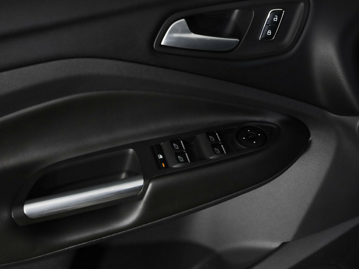 Ford Kuga с пробегом — 2015 год. Фото: #22