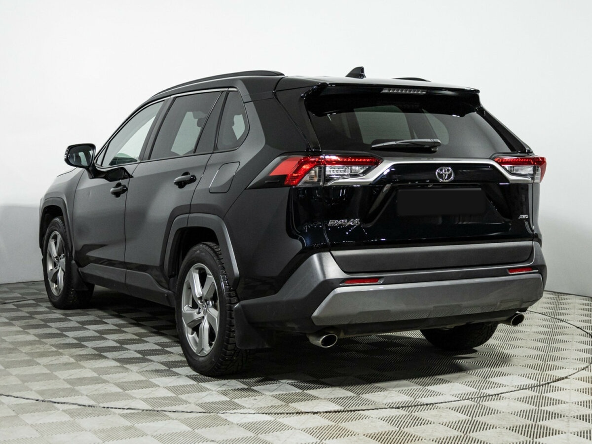 Toyota RAV4 с пробегом — 2021 год. Фото: #5