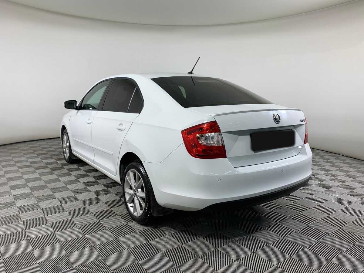 Skoda Rapid с пробегом — 2015 год. Фото: #6