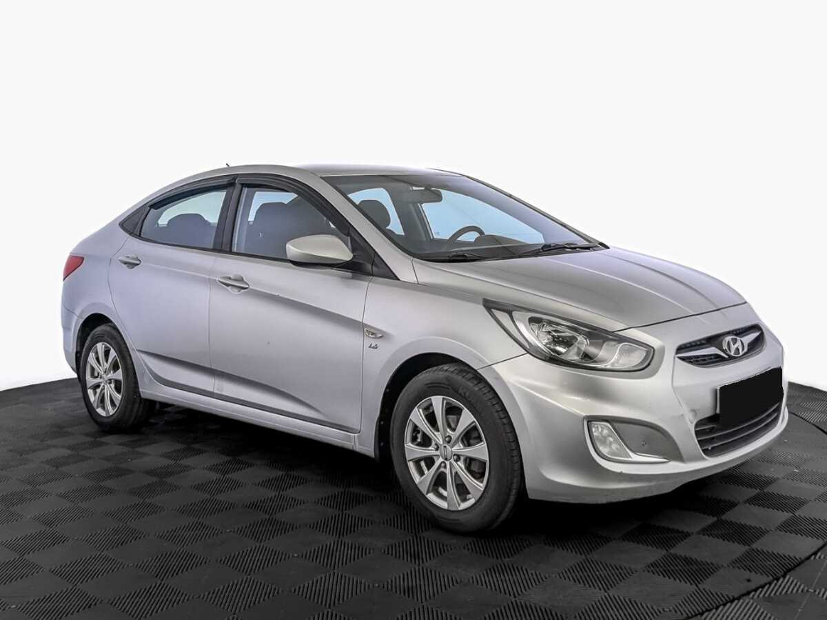 Hyundai Solaris с пробегом — 2012 год. Фото: #2