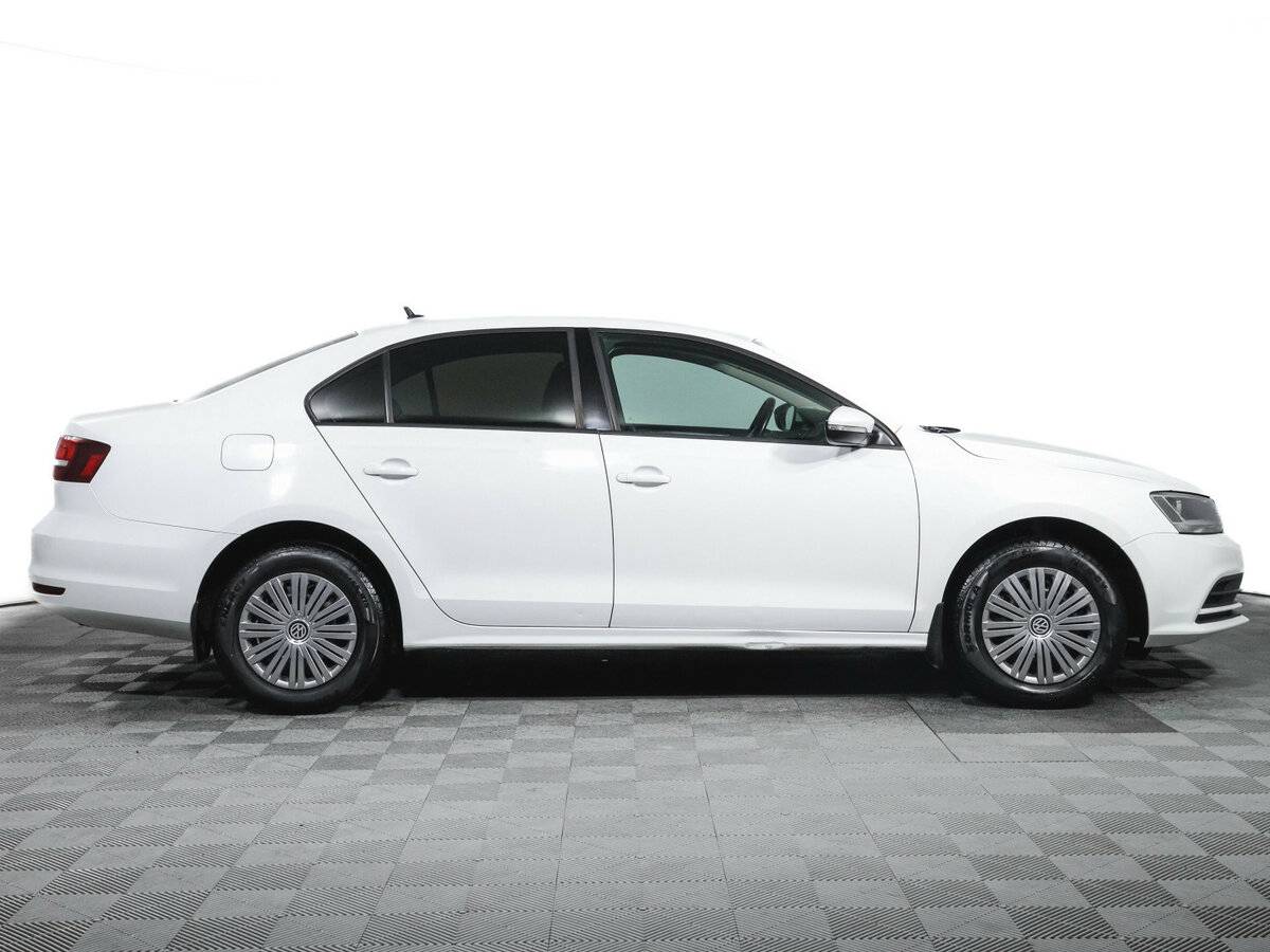 Volkswagen Jetta с пробегом — 2016 год. Фото: #3