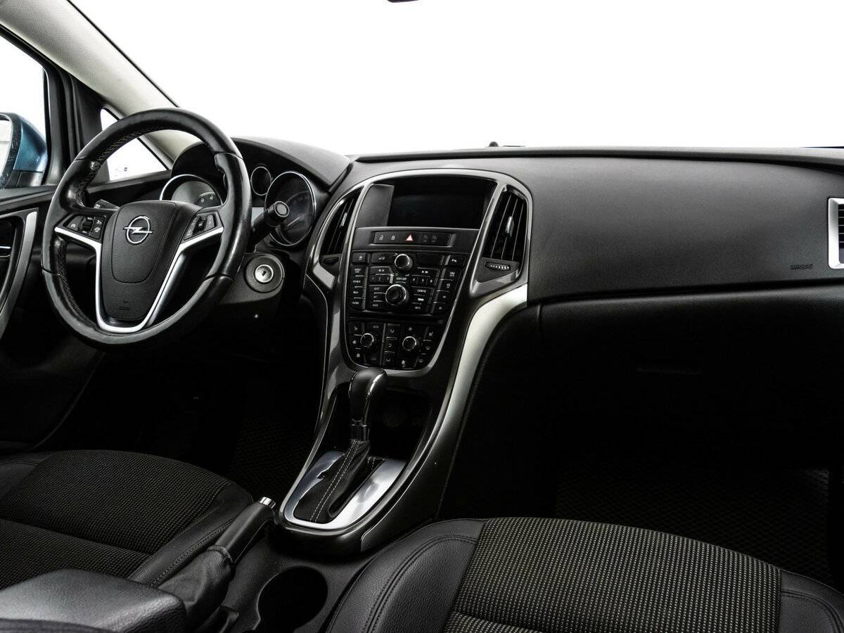 Opel Astra с пробегом — 2012 год. Фото: #6
