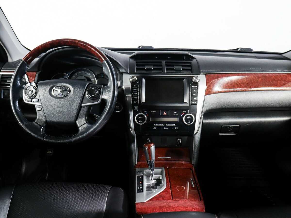 Toyota Camry с пробегом — 2012 год. Фото: #12