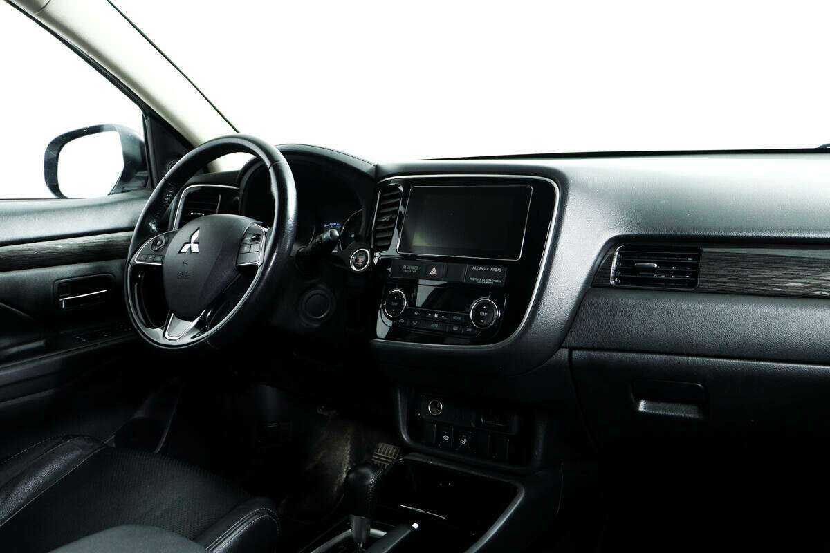 Mitsubishi Outlander с пробегом — 2018 год. Фото: #6