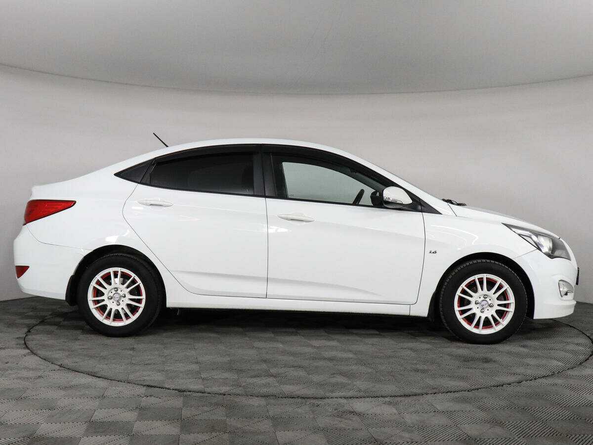 Hyundai Solaris с пробегом — 2014 год. Фото: #3