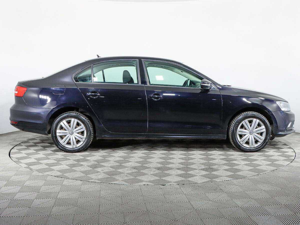 Volkswagen Jetta с пробегом — 2015 год. Фото: #3