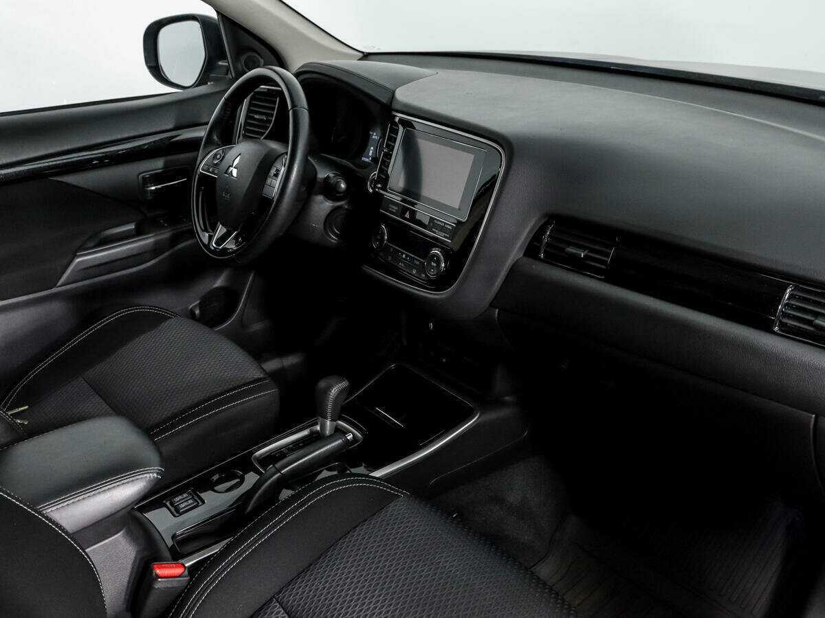 Mitsubishi Outlander с пробегом — 2019 год. Фото: #9