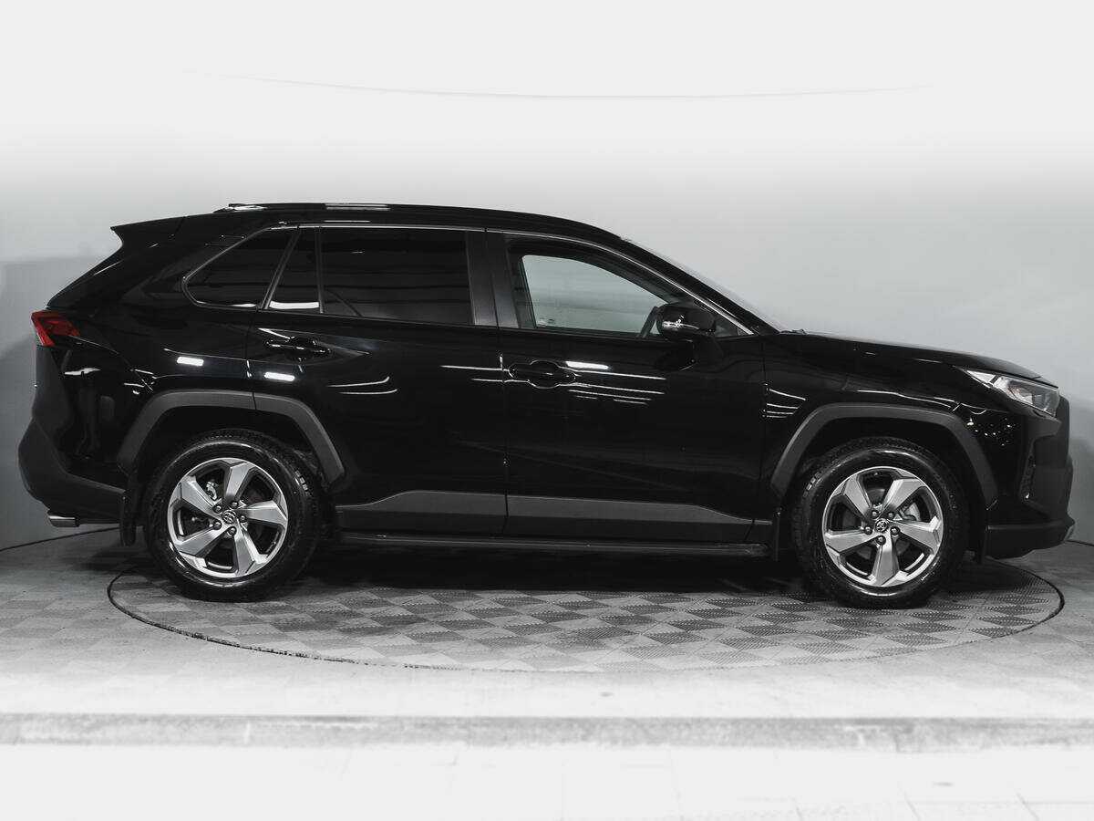 Toyota RAV4 с пробегом — 2020 год. Фото: #3