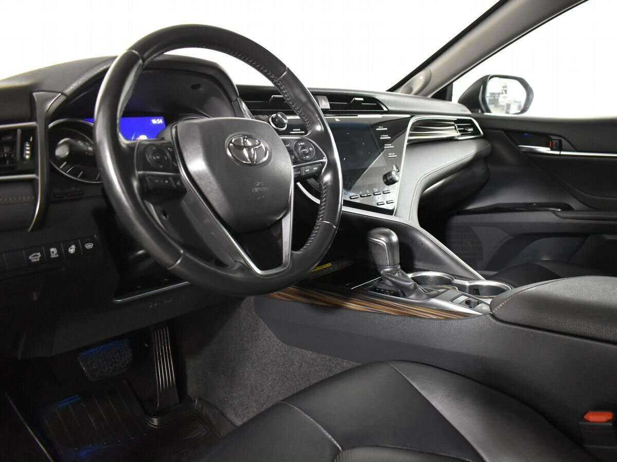 Toyota Camry с пробегом — 2020 год. Фото: #6
