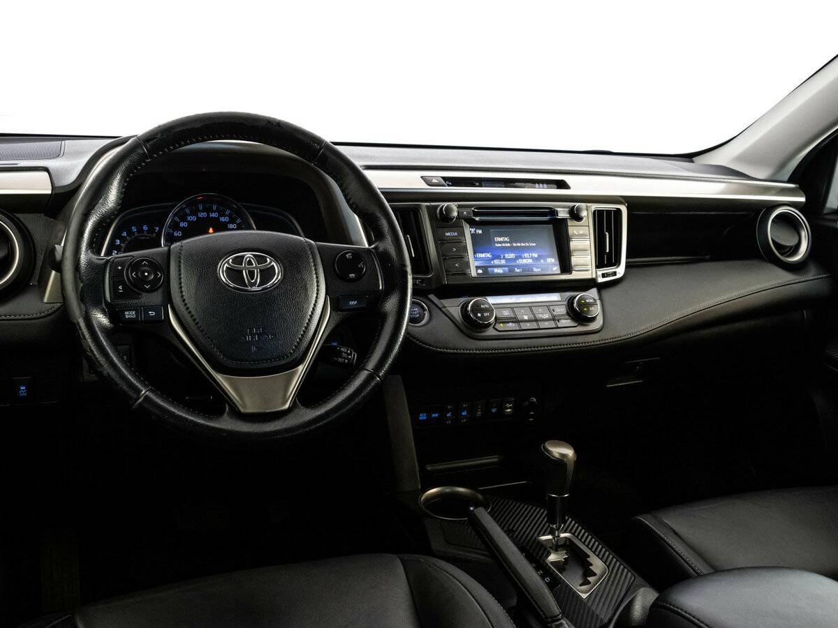 Toyota RAV4 с пробегом — 2015 год. Фото: #8