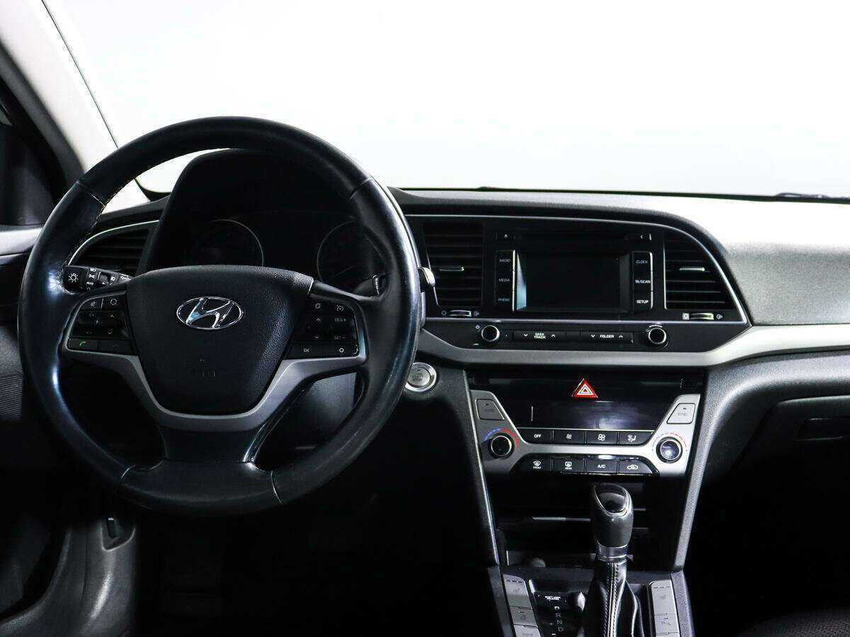 Hyundai Elantra с пробегом — 2018 год. Фото: #7
