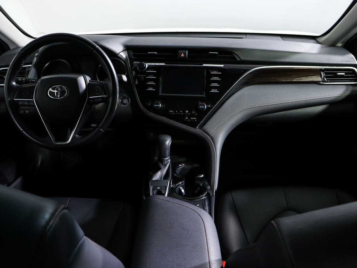 Toyota Camry с пробегом — 2018 год. Фото: #11