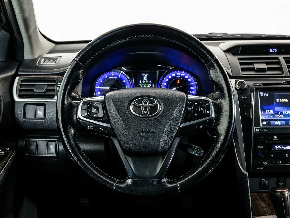 Toyota Camry с пробегом — 2016 год. Фото: #9