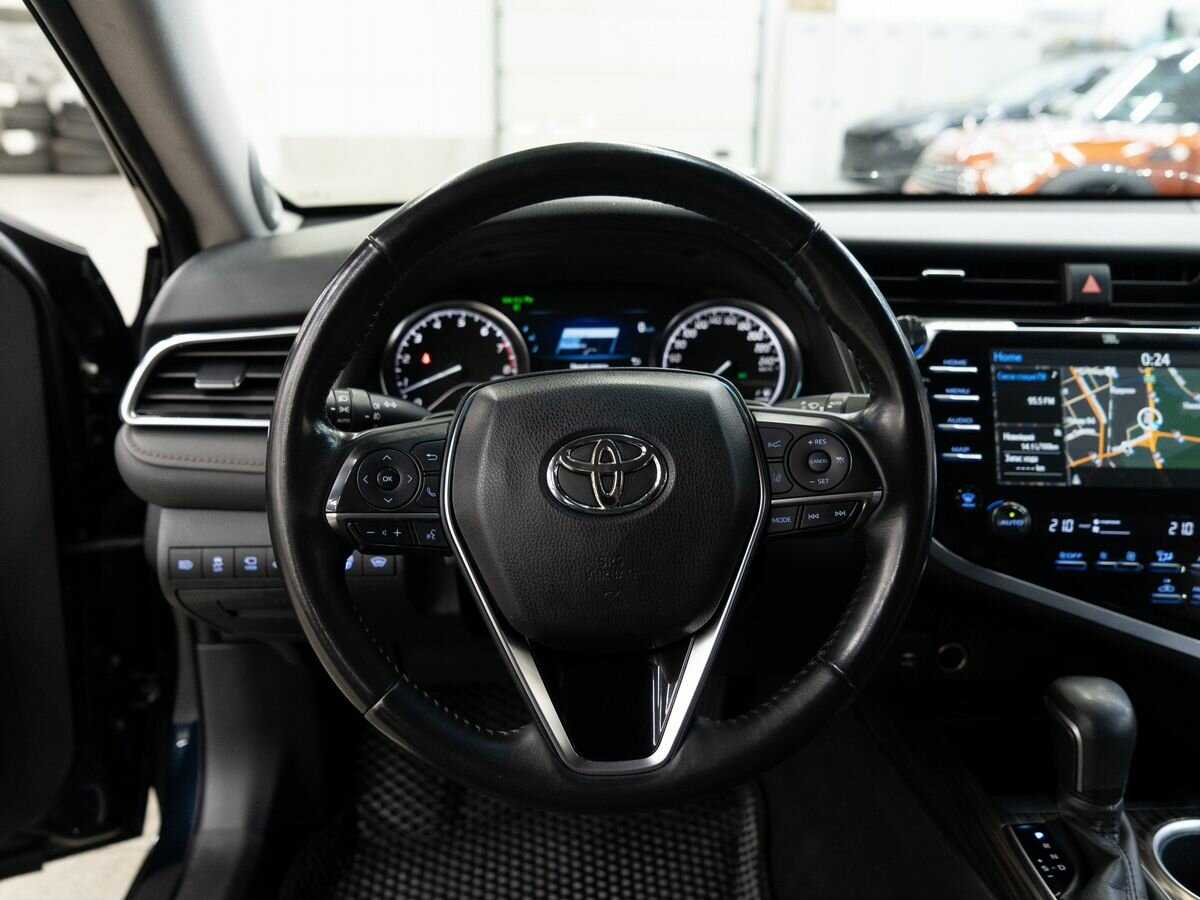 Toyota Camry с пробегом — 2018 год. Фото: #4