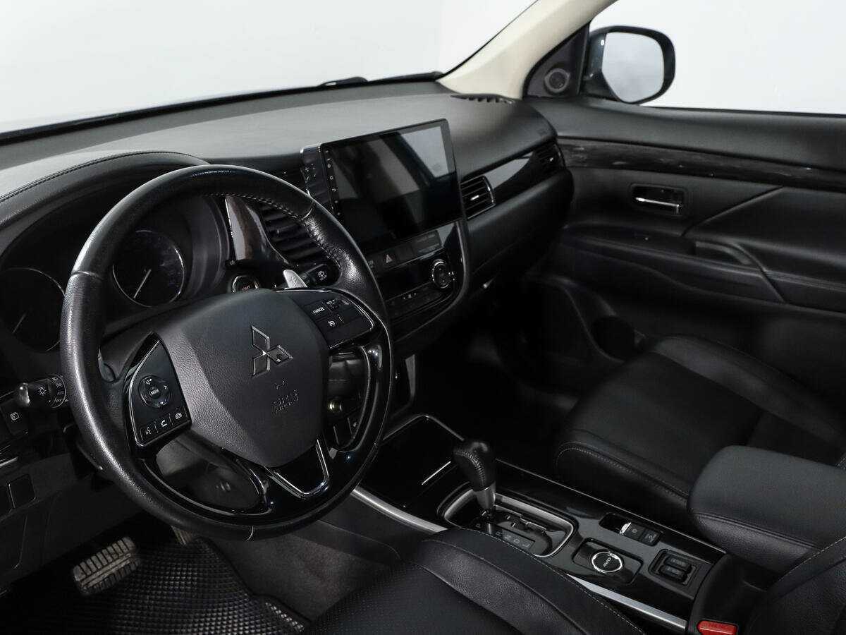 Mitsubishi Outlander с пробегом — 2017 год. Фото: #9