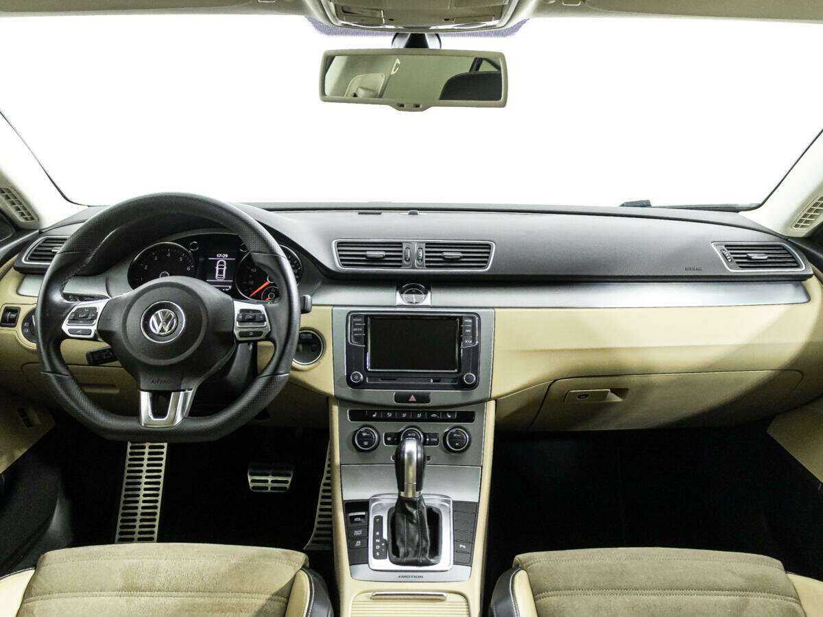 Volkswagen Passat CC с пробегом — 2012 год. Фото: #12