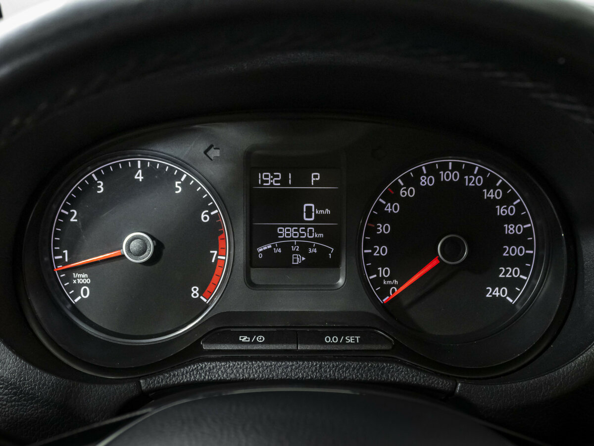 Volkswagen Polo с пробегом — 2018 год. Фото: #9