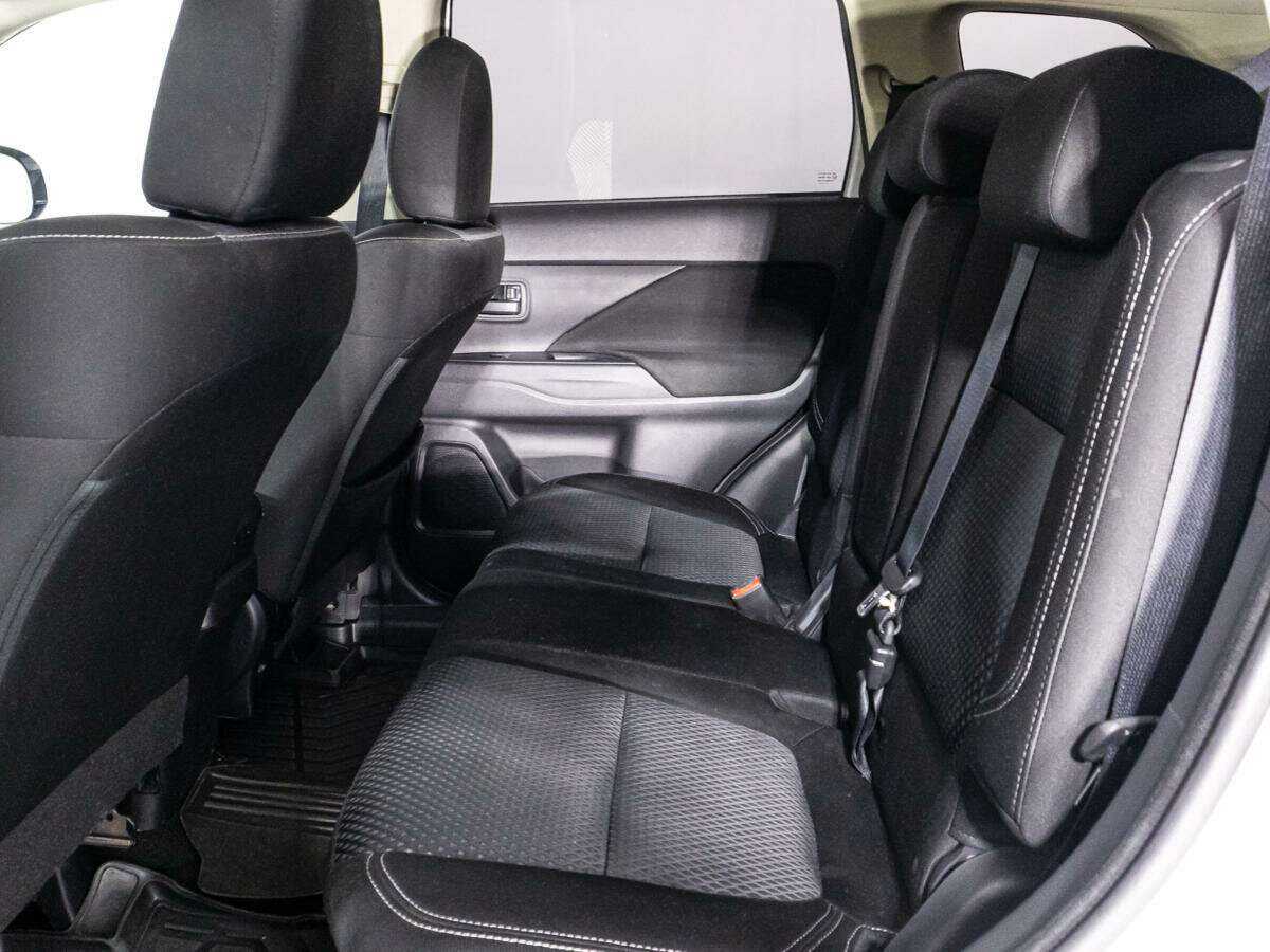 Mitsubishi Outlander с пробегом — 2019 год. Фото: #9