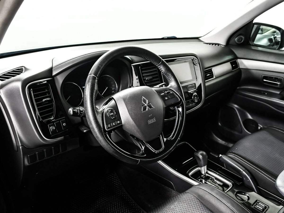 Mitsubishi Outlander с пробегом — 2018 год. Фото: #12