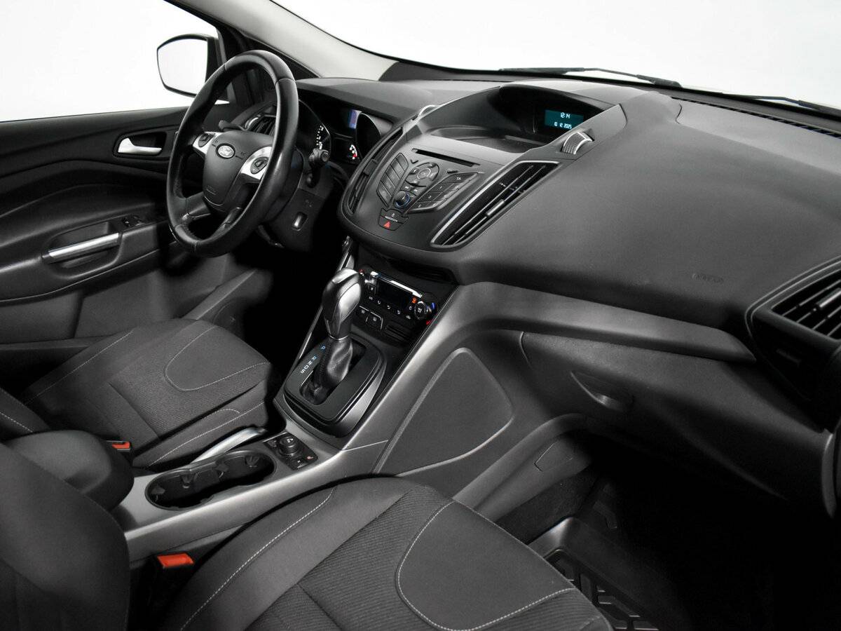 Ford Kuga с пробегом — 2014 год. Фото: #10