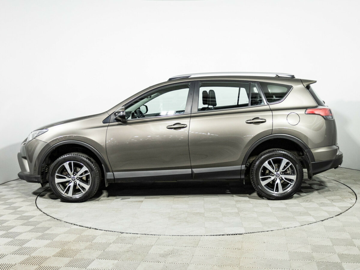 Toyota RAV4 с пробегом — 2017 год. Фото: #7
