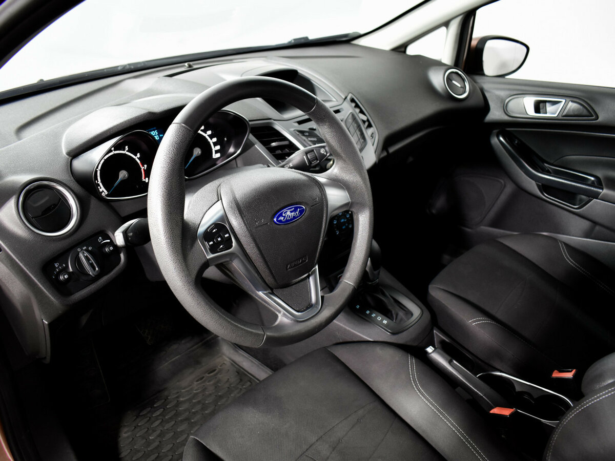 Ford Fiesta с пробегом — 2016 год. Фото: #8