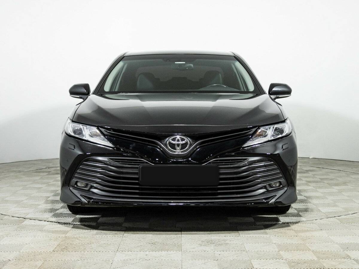 Toyota Camry с пробегом — 2019 год. Фото: #1