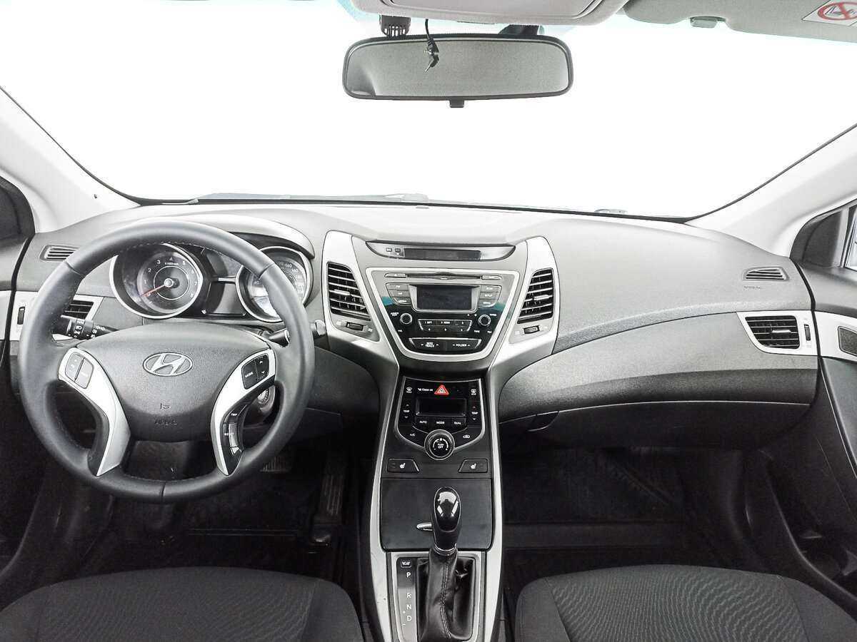 Hyundai Elantra с пробегом — 2014 год. Фото: #11
