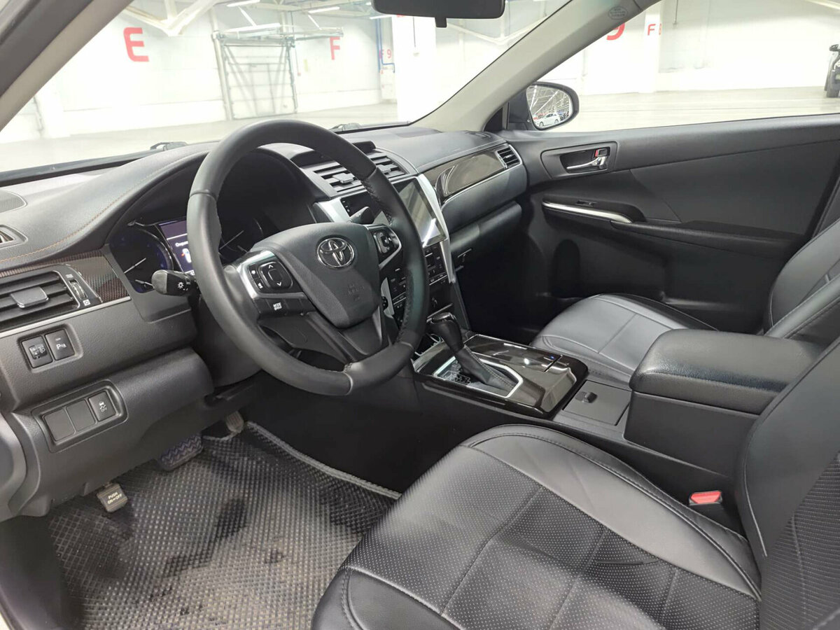 Toyota Camry с пробегом — 2017 год. Фото: #15