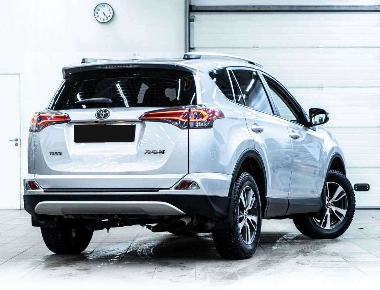 Toyota RAV4 с пробегом — 2016 год. Фото: #2