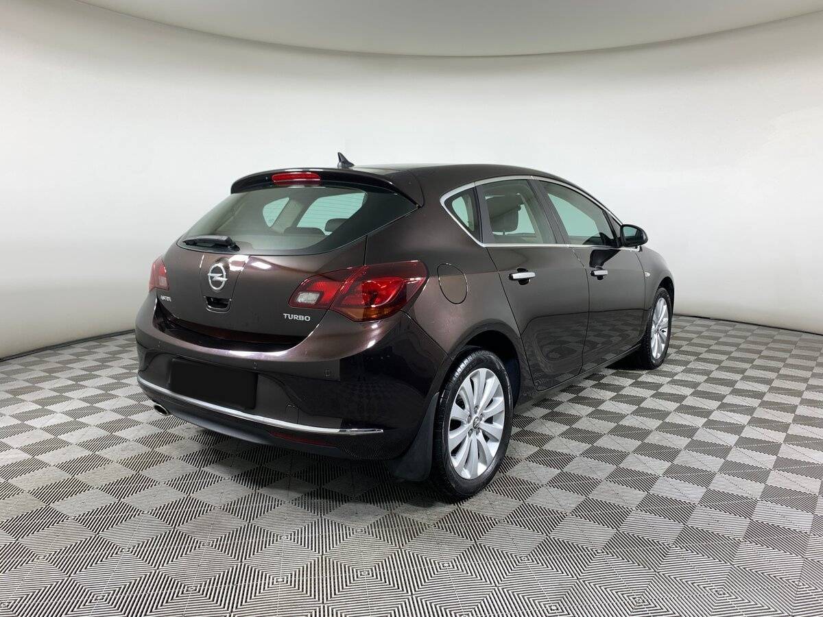 Opel Astra с пробегом — 2013 год. Фото: #3